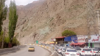 ترافیک سنگین در برخی آزادراهها/ تردد روان در محورهای شمالی ترافیک سنگین در برخی آزادراهها/ تردد روان در محورهای شمالی