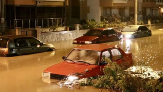 بارش شدید باران و جاری شدن سیل در ازمیر ترکیه بارش شدید باران و جاری شدن سیل در ازمیر ترکیه