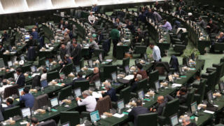 حمایت نمایندگان از انحلال بانک آینده؛ نظام با هیچ شخصی عهد اخوت نبسته است حمایت نمایندگان از انحلال بانک آینده؛ نظام با هیچ شخصی عهد اخوت نبسته است