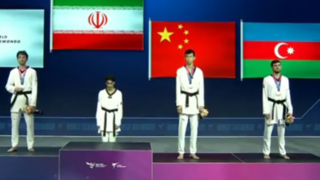 احترام نظامی زندی و اشک شوق روی سکوی قهرمانی جهان