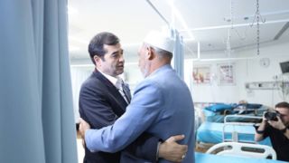 دنیامالی پس از عیادت صابر کاظمی: مردم دعا کنند/ از هر لحاظ کنار خانوادهاش هستیم دنیامالی پس از عیادت صابر کاظمی: مردم دعا کنند/ از هر لحاظ کنار خانوادهاش هستیم