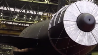 روسیه مرموزترین زیردریایی هسته‌ای را به آب انداخت