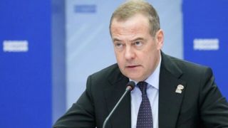 مدودف: غرب هرچه بیشتر برای اوکراین هزینه کند، پایان آن وحشتناکتر خواهد بود مدودف: غرب هرچه بیشتر برای اوکراین هزینه کند، پایان آن وحشتناکتر خواهد بود