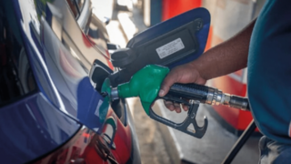 بنزین سوپر وارداتی تا ۲ هفتۀ دیگر میرسد بنزین سوپر وارداتی تا ۲ هفتۀ دیگر میرسد