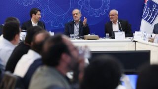 پزشکیان: ساختار آموزش کشور را متحول میکنیم تا پایههای اقتصاد دانشبنیان تقویت شود پزشکیان: ساختار آموزش کشور را متحول میکنیم تا پایههای اقتصاد دانشبنیان تقویت شود