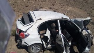 کودک سهساله قربانی واژگونی خودرو کوییک در محور شیراز - اصفهان کودک سهساله قربانی واژگونی خودرو کوییک در محور شیراز - اصفهان