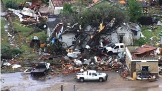 وضعیت یک شهر بعد از گردباد | تصاویری از معابر و خودروهای آسیب دیده در برزیل وضعیت یک شهر بعد از گردباد | تصاویری از معابر و خودروهای آسیب دیده در برزیل