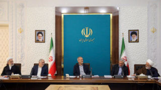 دستگاه‌های دولتی از ناقضان اصول قانون اساسی هستند