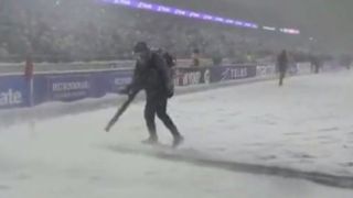 فینال فوتبال کانادا زیر کولاک و برف!