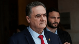 تصویر وزیر جنگ اسرائیل در قامت جلاد