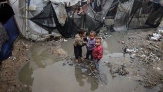 غزه دو ساعت پس از بارندگی غرق شد؛ نیاز آوارگان به نیم میلیون چادر غزه دو ساعت پس از بارندگی غرق شد؛ نیاز آوارگان به نیم میلیون چادر