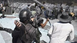 ادامه اعتراضات مکزیک/ ۲۰ معترض و ۱۰۰ پلیس زخمی شدند ادامه اعتراضات مکزیک/ ۲۰ معترض و ۱۰۰ پلیس زخمی شدند