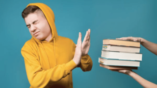 مطالعه غیردرسی در ایران نصف شد