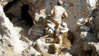 تصاویری هولناک از ریزش پل معدن تصاویری هولناک از ریزش پل معدن