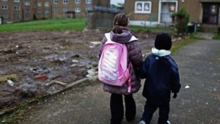 چهار و نیم میلیون کودک انگلیسی در فقر زندگی میکنند چهار و نیم میلیون کودک انگلیسی در فقر زندگی میکنند