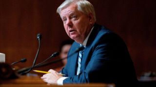 واکنش سناتور تندرو آمریکایی به تشدید تحریم‌ها علیه ایران و روسیه