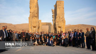 بازخوانی اندیشه «کوروش کبیر» برای ایرانشناسان جهان در تختجمشید بازخوانی اندیشه «کوروش کبیر» برای ایرانشناسان جهان در تختجمشید