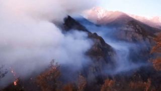 تلاش برای اطفای حریق در الیت