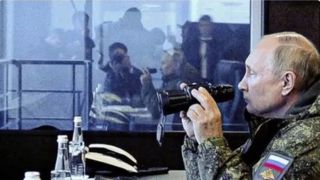 پوتین با پوشیدن یونیفرم نظامی به مرز اوکراین رفت