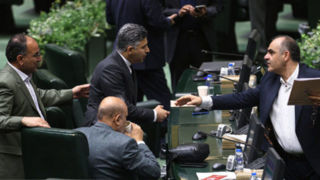 ۵۷ نماینده مجلس خواستار افزایش حقوق کارگران نسبت به تورم شدند