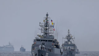 دریادار سیاری: نیروی دریایی ارتش دریا را از صحنه تهدید به میدان اقتدار بدل ساخته است دریادار سیاری: نیروی دریایی ارتش دریا را از صحنه تهدید به میدان اقتدار بدل ساخته است