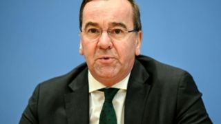 وزیر دفاع آلمان: در هرگونه تلاش برای صلح نباید به اوکراین خیانت شود