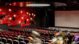 آلودگی هوا سینماها را خلوت کرده/ آمار فروش فیلم‌ها واقعی است؟