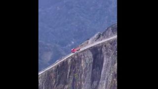 جاده باریک و ترسناک در کوهستان‌های چین!