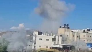 لحظه تخریب خانه یک شهروند فلسطینی توسط صهیونیستها لحظه تخریب خانه یک شهروند فلسطینی توسط صهیونیستها