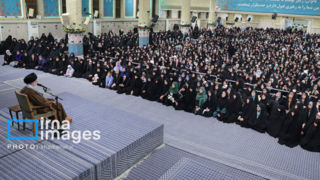 دیدار هزاران نفر از زنان و دختران با رهبر معظم انقلاب