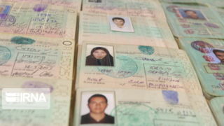 جعل کننده اقامت اتباع خارجی در مشهد دستگیر شد جعل کننده اقامت اتباع خارجی در مشهد دستگیر شد