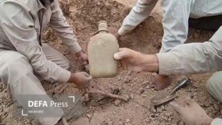 کشف پیکر مطهر شهیدی با قمقمه ای پر از آب کشف پیکر مطهر شهیدی با قمقمه ای پر از آب