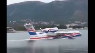 تیک آف هواپیمای دریایی از روی آب