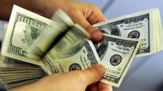 مصوبه دولت بازار ارز را به هم ریخت