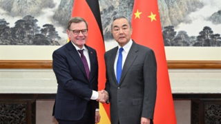 تأکید وزیر خارجه چین بر حق حاکمیت پکن بر تایوان تأکید وزیر خارجه چین بر حق حاکمیت پکن بر تایوان