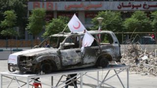 ویدئویی از حمله اسرائیل به یک خودرو هلال احمر کشورمان در تهران در ایام جنگ ۱۲ روزه ویدئویی از حمله اسرائیل به یک خودرو هلال احمر کشورمان در تهران در ایام جنگ ۱۲ روزه