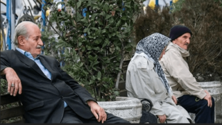 بازنشستگان خواستار تعویق یک‌ساله اقساط وام‌ها شدند