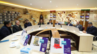 عارف: دستمزد جامعه علمی از بسیاری بخشهای دولت پایینتر است عارف: دستمزد جامعه علمی از بسیاری بخشهای دولت پایینتر است