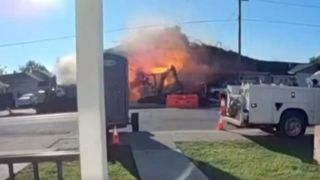 شکار لحظه انفجار گاز در یک ساختمان آپارتمانی در کالیفرنیا