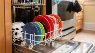 کدام ظروف را نباید در ماشین ظرفشویی شست؟ کدام ظروف را نباید در ماشین ظرفشویی شست؟