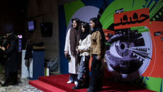 حاشیهنگاری بر روزهای پایانی حقیقت حاشیهنگاری بر روزهای پایانی حقیقت