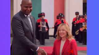استقبال جورجیا ملونی از رئیس‌جمهوری موزامبیک با اختلاف قد ۴۱ سانتی‌متری !