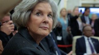 رئیس دفتر کاخ سفید: دونالد ترامپ الکلی است