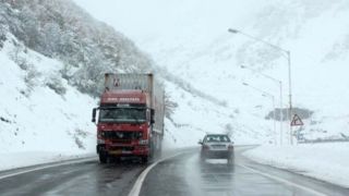 لحظه آغاز بارش برف در گردنه حیران آستارا