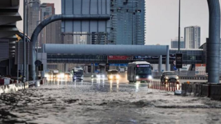 وضعیت خیابان‌های دبی پس از بارش باران