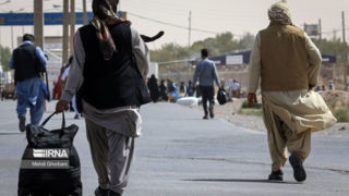 نماینده مجلس: اعطای اقامت بیضابطه به اتباع خارجی دروغ محض است نماینده مجلس: اعطای اقامت بیضابطه به اتباع خارجی دروغ محض است