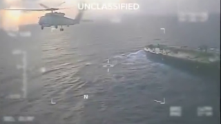 لحظه توقیف دومین نفتکش حامل نفت ونزوئلا توسط آمریکا