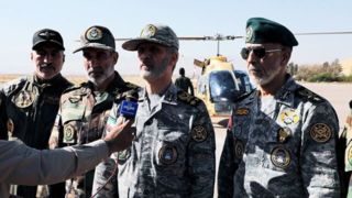 فرمانده کل ارتش: تمام تحرکات دشمن را به دقت رصد می‌کنیم