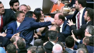  نمایندگان پارلمان ترکیه به جان هم افتادند