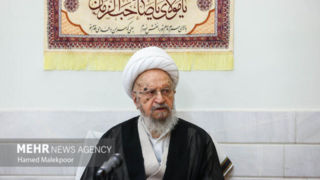 آیت‌الله مکارم شیرازی: حق‌الوکاله‌های غیرمتعارف خلاف انصاف و شرع است